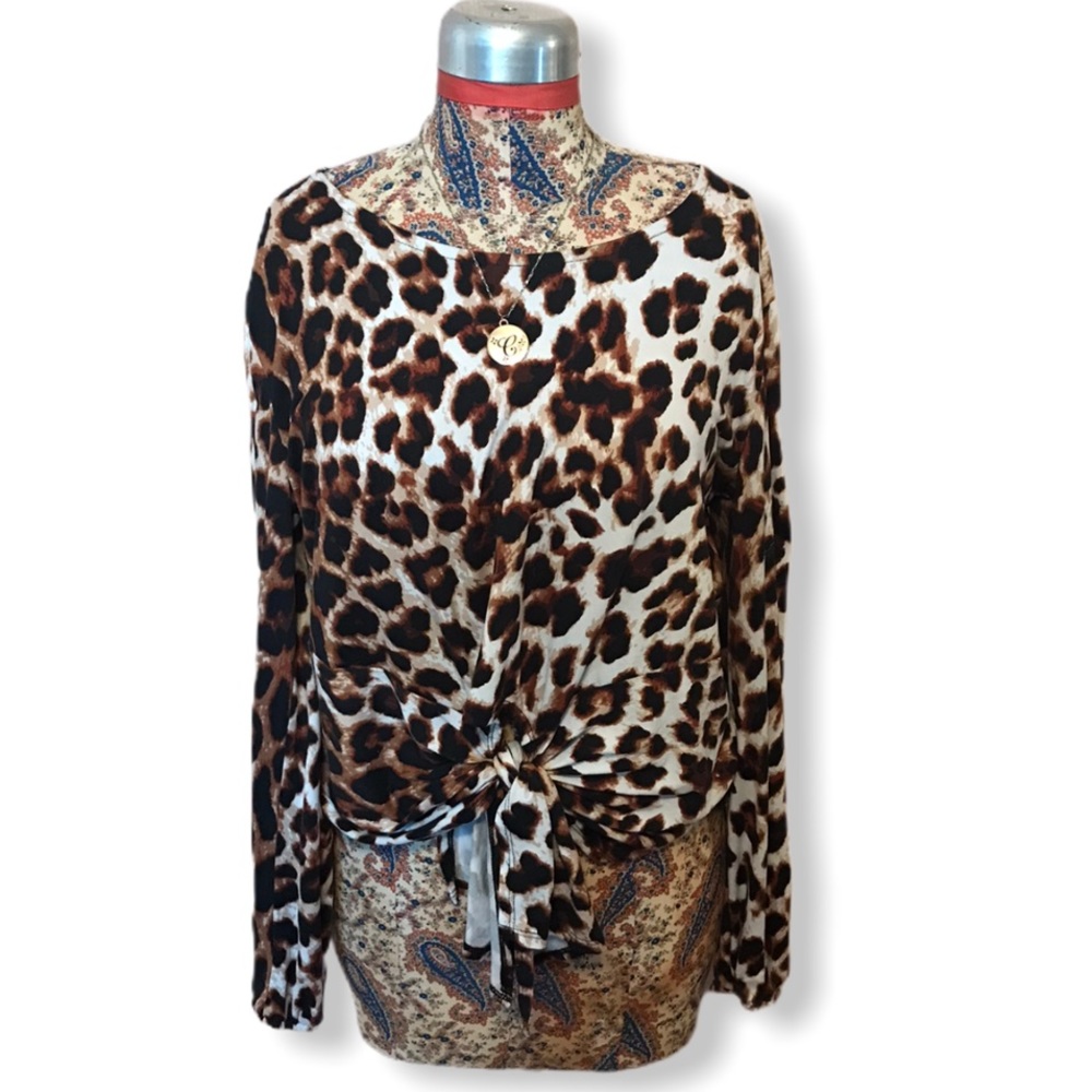 Leopard print front tie top🌙